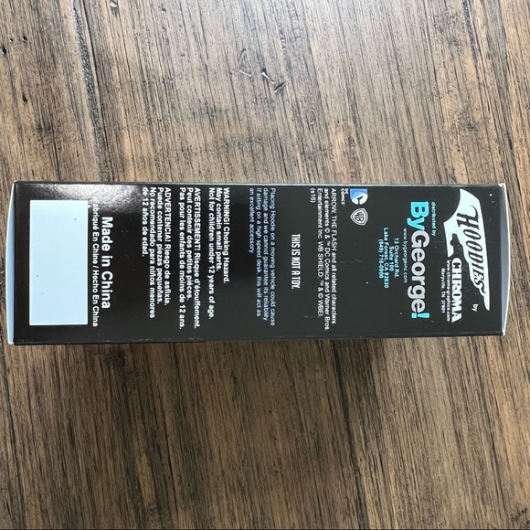 Hoodies Green Arrow Collectible Auto Ornaments, Loot Crate Exclusive - Picture 7 of 11